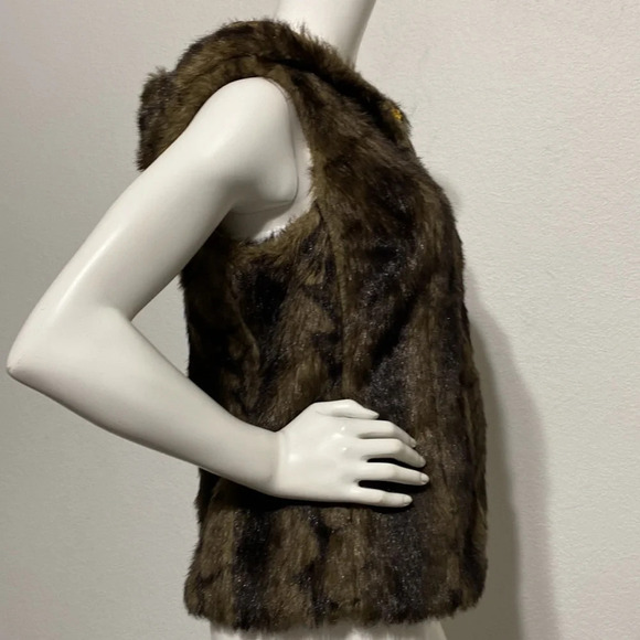 Peter Nygard Faux Fur Vest - Picture 4 of 8